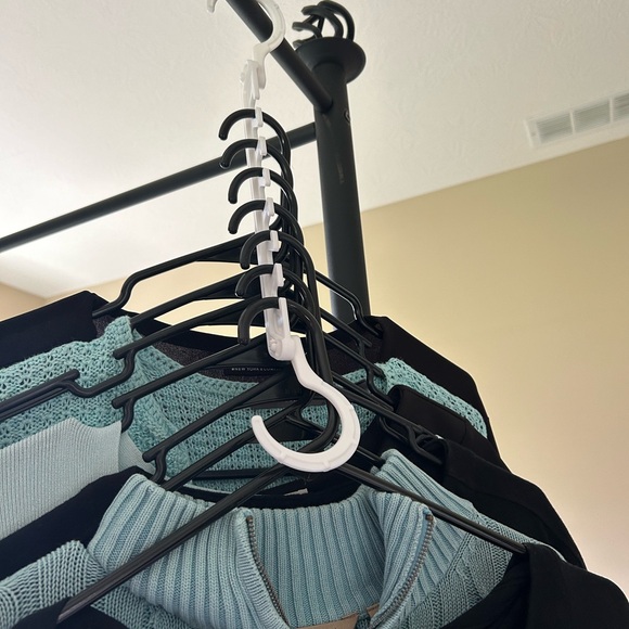 🔥NWOT Plastic Magic Hangers (space saving) - Picture 3 of 6